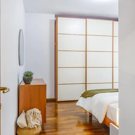 Parking & Free Wifi - Functional Apartment Modena