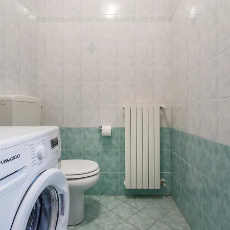 Parking & Free Wifi - Functional Apartment