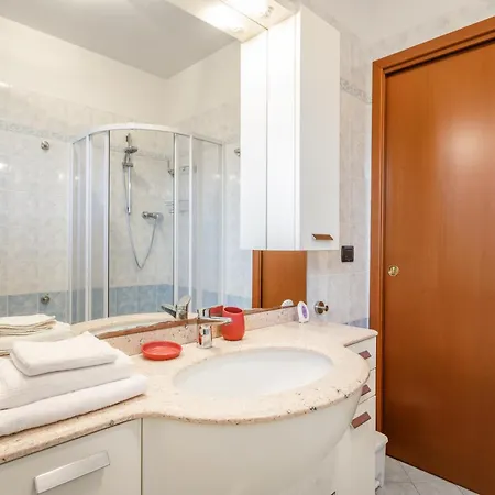 Parking & Free Wifi - Functional Apartment Modena